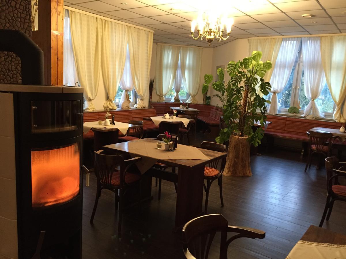 Hotel Restaurant Hohe Tanne Grossbreitenbach Esterno foto